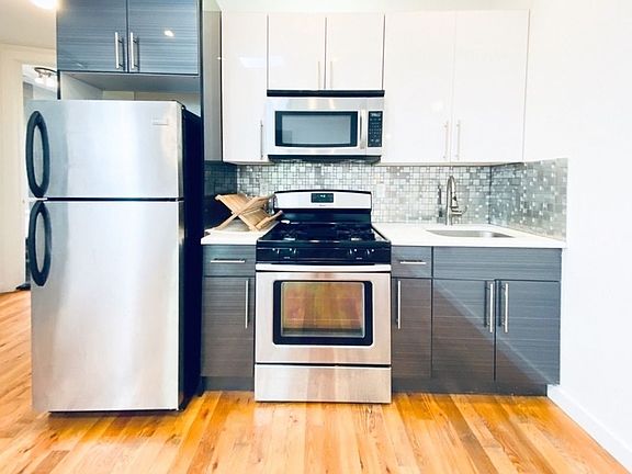 2nd image of 746 Jefferson Ave #4B