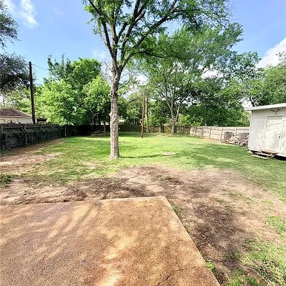 3209 Bonham Dr — Photo 16