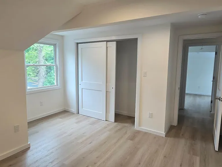 90 Nassau Rd — Photo 11