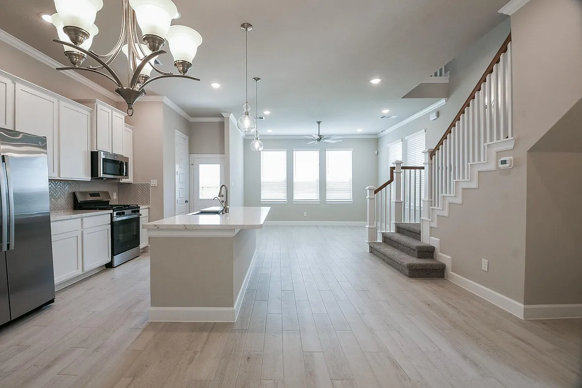 Building Photo - 3112 La Ramba Dr S