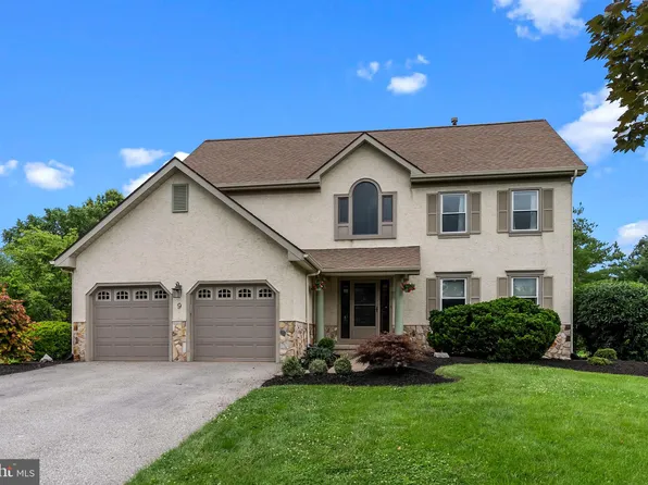 9 Bridal Rose Ct, Newtown, PA 18940