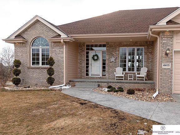 2nd image of 16653 Woodland Dr