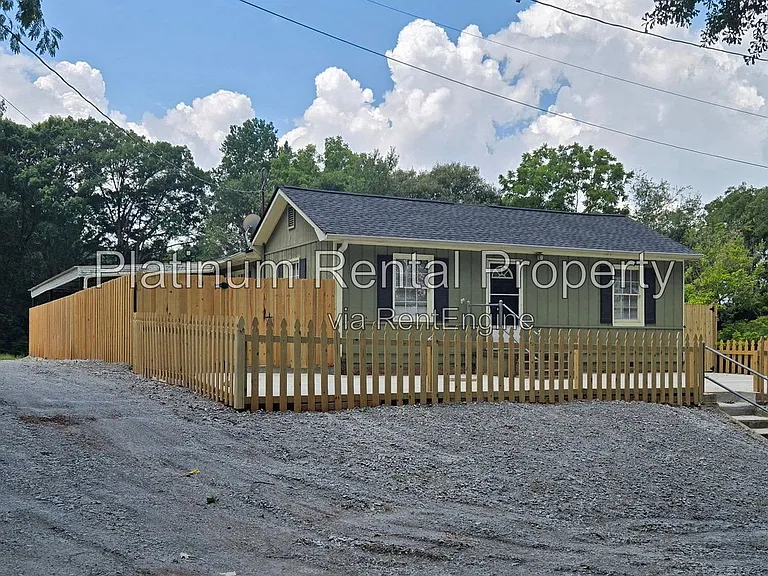 1868 Quarry Rd NW — Photo 1