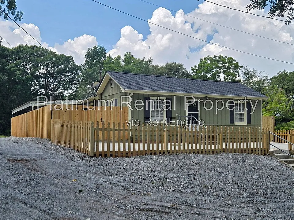1868 Quarry Rd NW