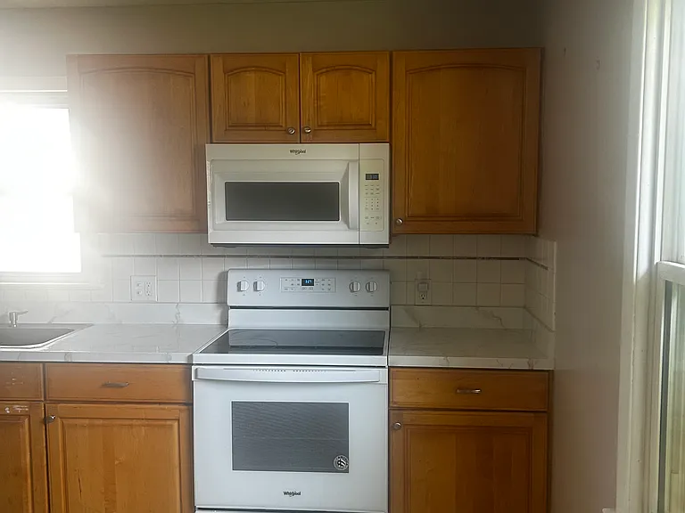 23812 Knickerbocker Rd — Photo 4