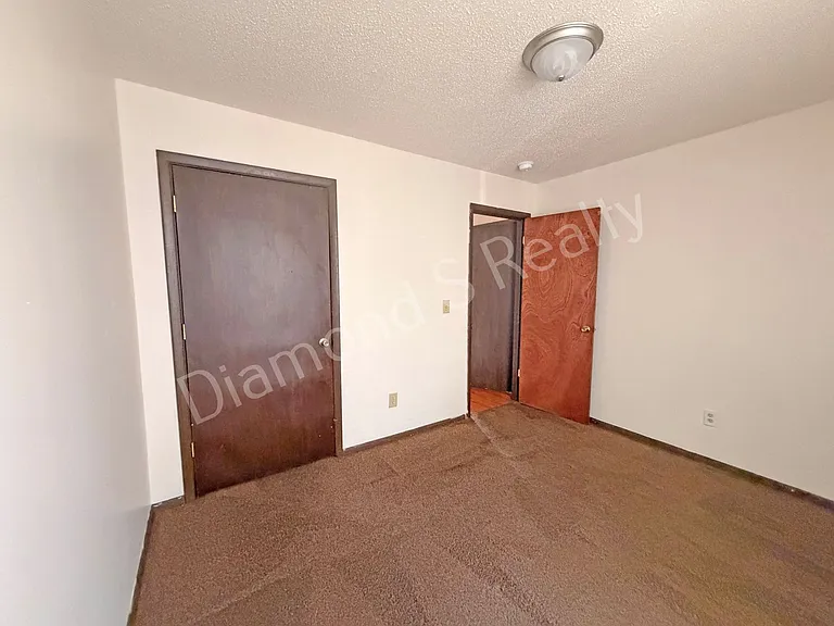 531 W State St — Photo 12