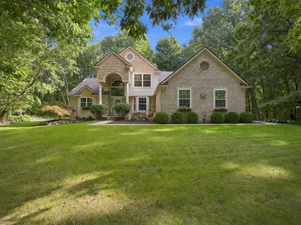 6490 Stillwater Dr, Chelsea, MI 48118