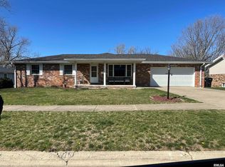 1009 Knollcrest Dr, Washington, IL 61571