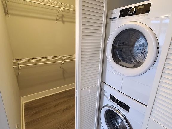 4th image of 5524 Pulaski Ave #7