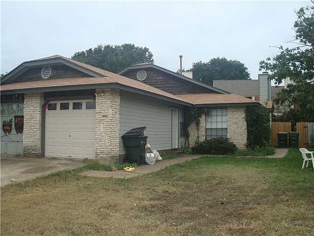 Exterior Front : nice 3-2 duplex w/ 1 car garage