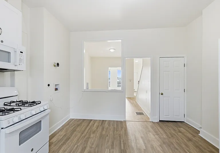 2540 Frederick Ave — Photo 9
