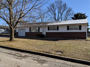 606 W Elm St, Aurora, MO 65605
