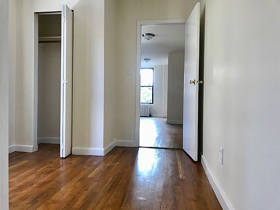 4th image of 300 E 78th St #3NW