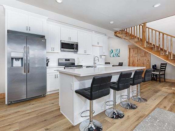 3rd image of 33515 Madrona Dr