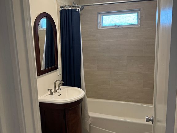 5th image of 520 Richmond Ave #1