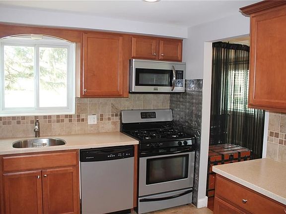2nd image of 85 Old Lyme Dr APT 1