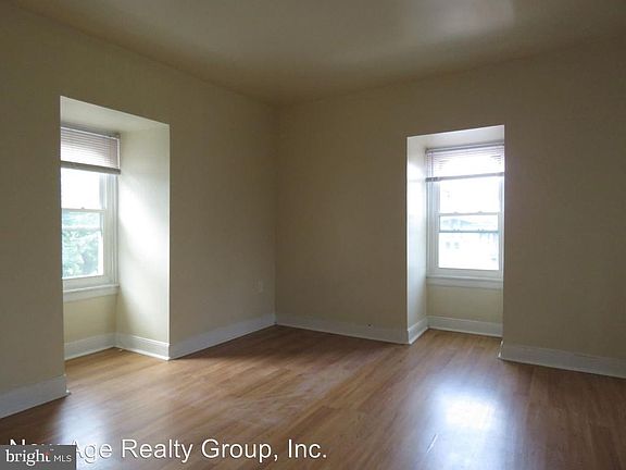 4th image of 319-21 N 33rd St #9