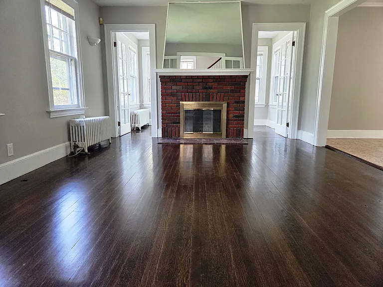 310 Putnam Ave — Photo 4