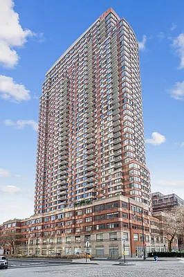 Sold by Modern Spaces | media 27