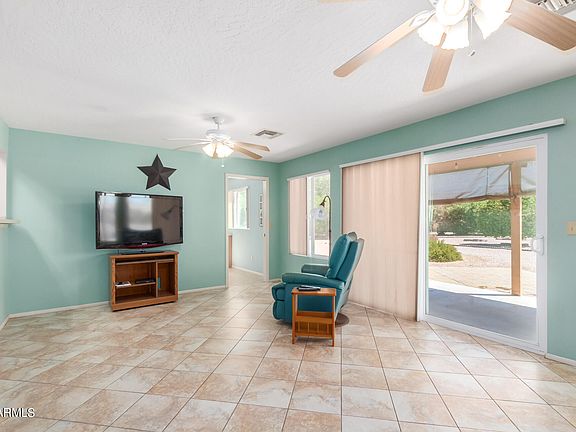 4th image of 1051 S FLORENCE Drive