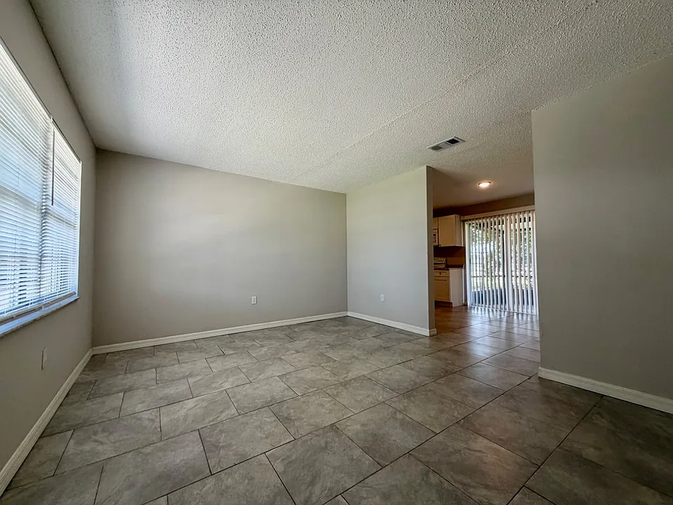 1212 Melody Ln