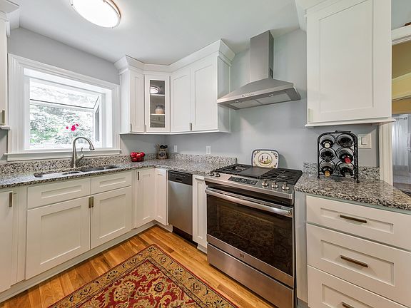 5th image of 1086 Pinedale Dr SE