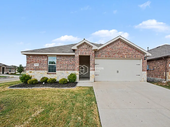 3103 Logan Dr