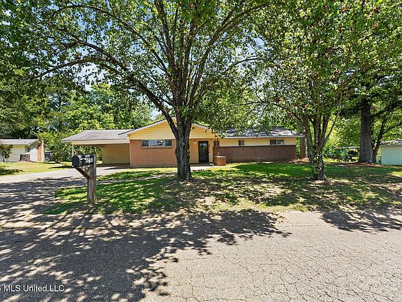 3rd image of 5730 NE Imperial Dr