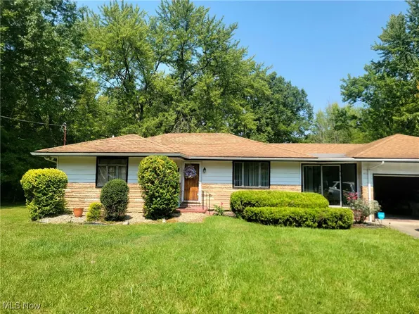 6479 Lincoln Ave, Hubbard, OH 44425