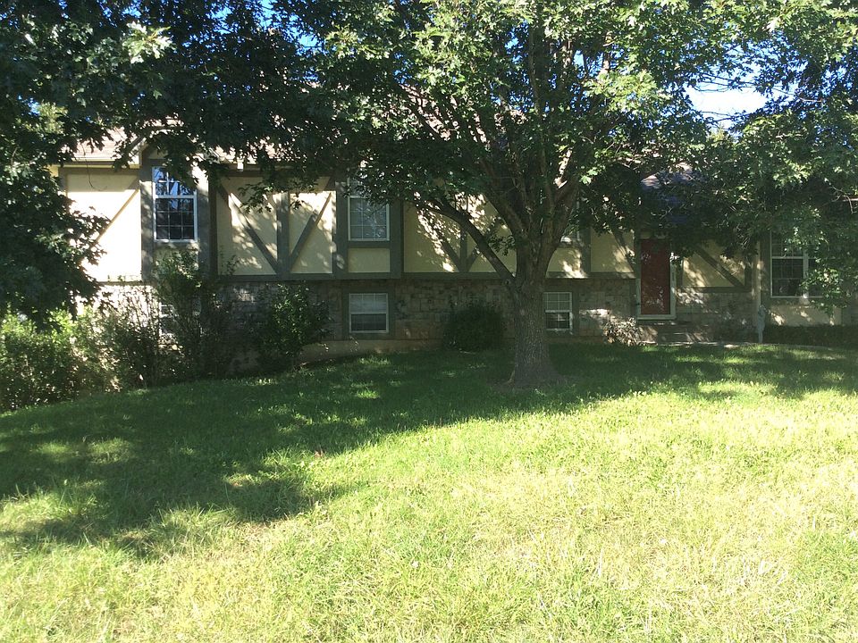 1st image of 15026 Briarwood Dr
