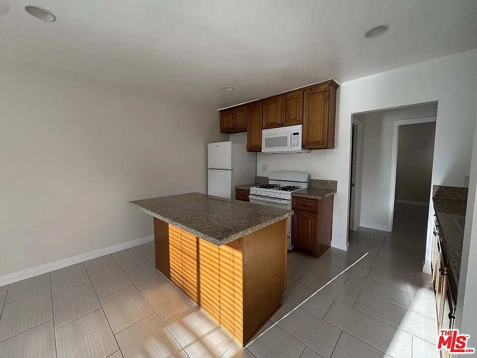 1 bed, 1.0 bath, $1,550 — Photo 3