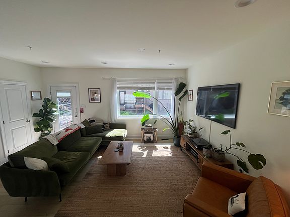 3rd image of 2013 N Reese St Unit 6-A