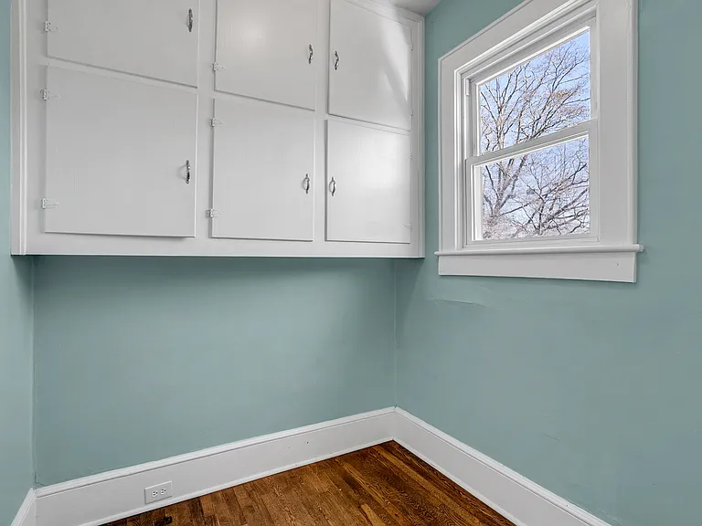 205 Croft St — Photo 17