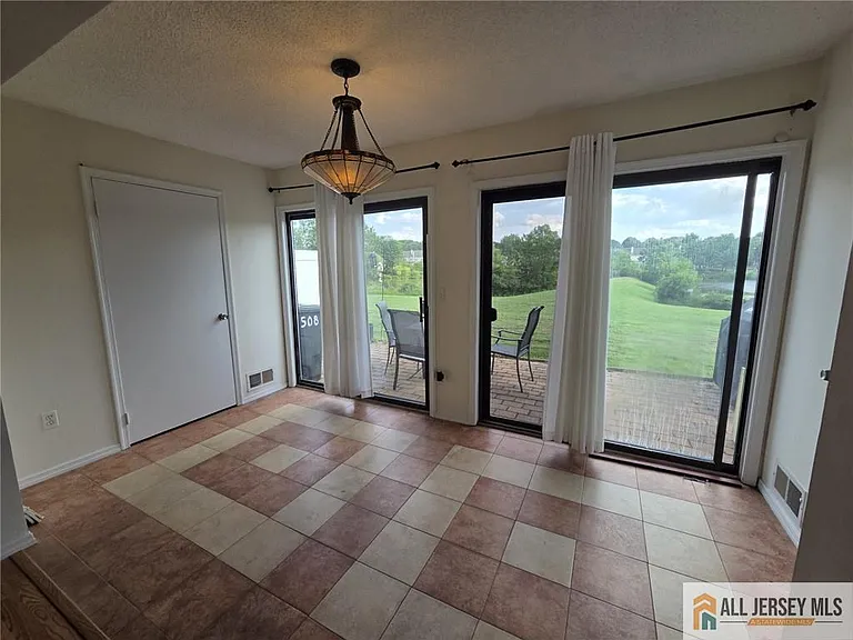 508 Brokaw Ct — Photo 4