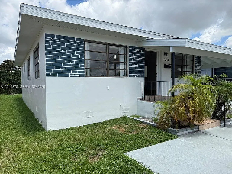 3500 SW 87th Pl — Photo 2