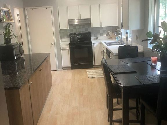 2nd image of 14212 NE 75th St