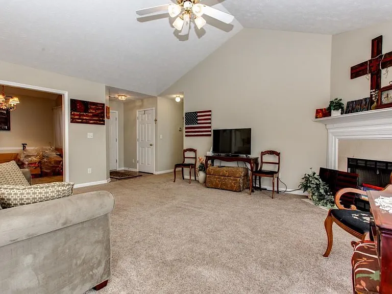 6229 Huckleberry Rdg — Photo 4