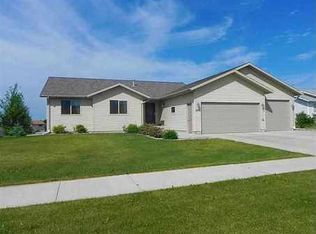 2013 Lakeside St, Minot, ND 58703