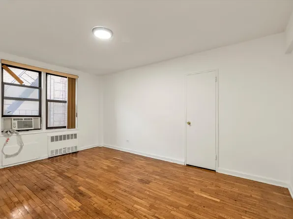 141-05 Pershing Crescent image 10 of 15