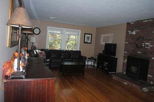 3rd image of 18 Willis Lake Dr