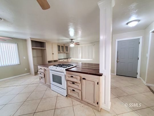 4th image of 618 W Las Flores Ave