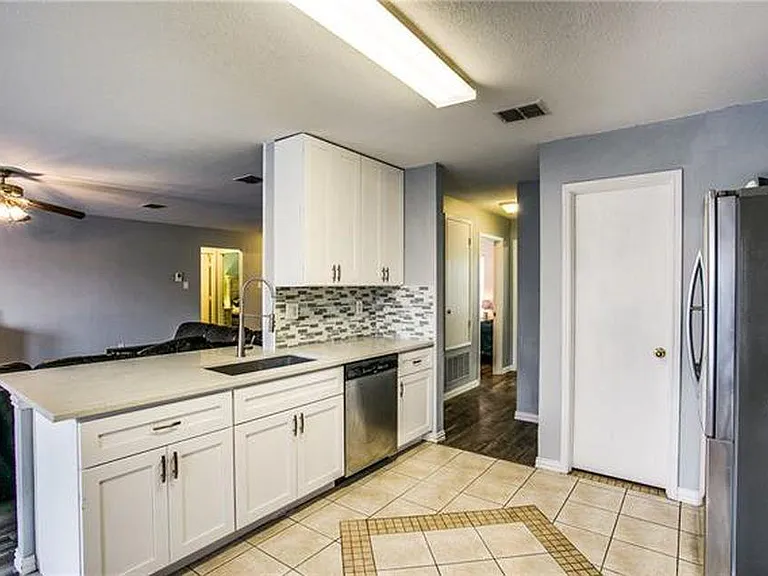 1517 Leeward Ln — Photo 5