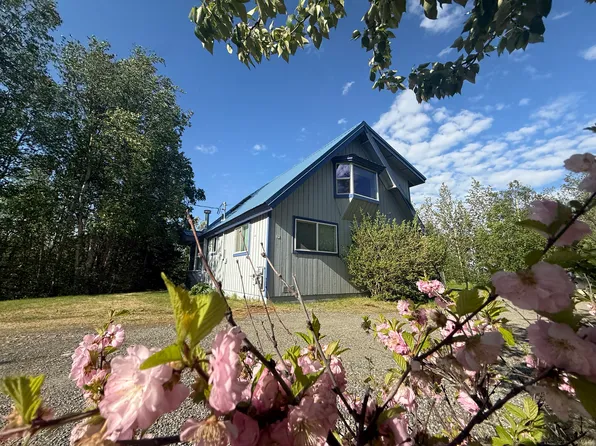 950 S Lower Rd, Palmer, AK 99645