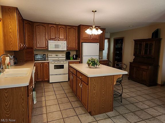 3rd image of 2508 Forest Springs Dr SE