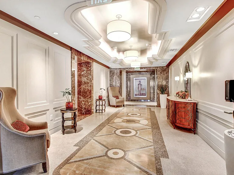 Wilshire Victoria Westwood Apartments — Photo 14