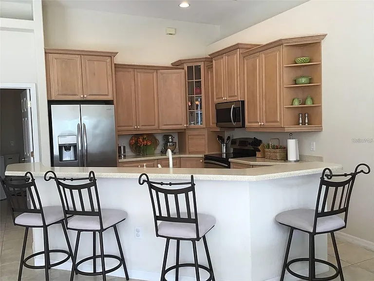 1292 W Hillsborough Blvd — Photo 4