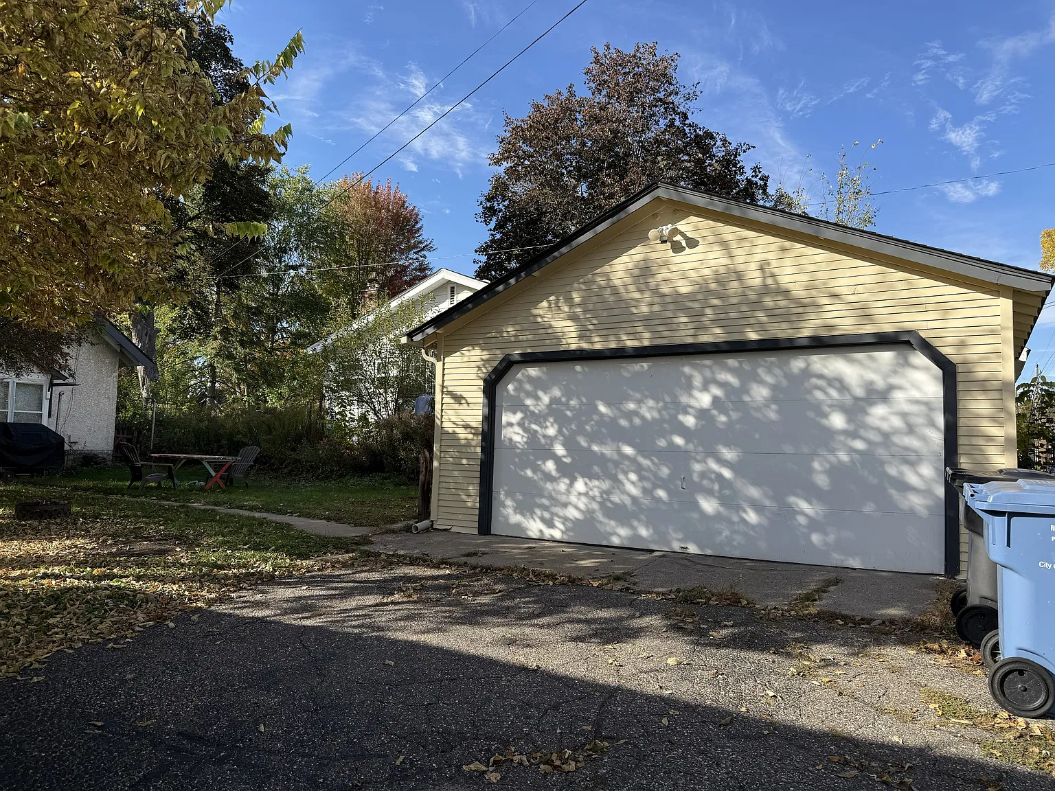 2 bed, 939 sqft, $2,046 — Photo 2