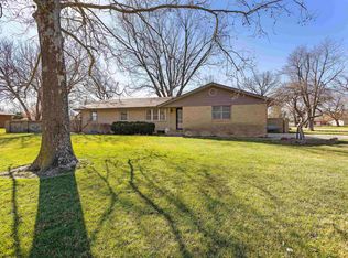 1519 Brookwood Dr, Hutchinson, KS 67502
