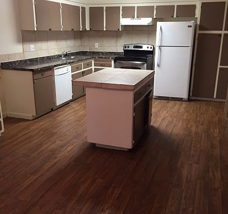 3rd image of 6133 W Montebello Ave