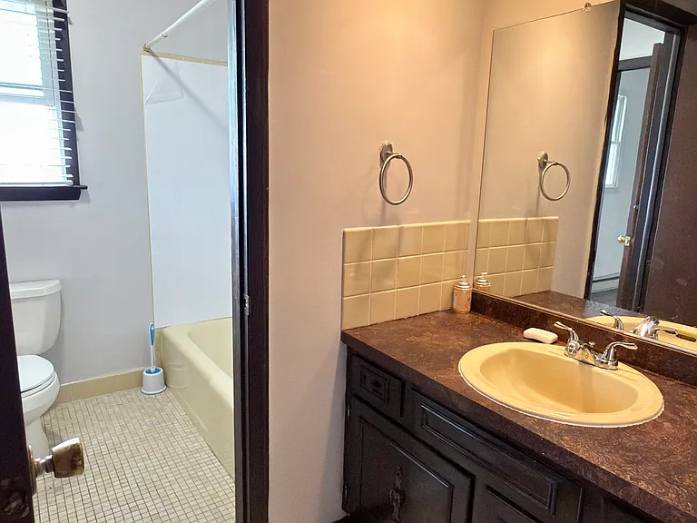 1015 E Hamilton St — Photo 33